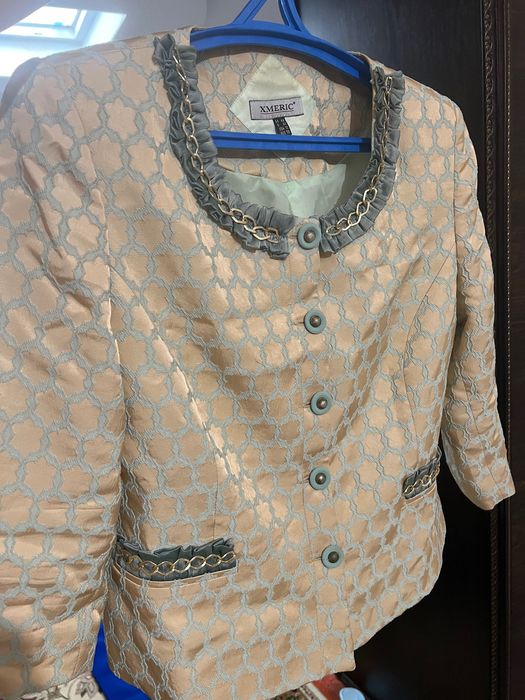 Продам костюм фирменный