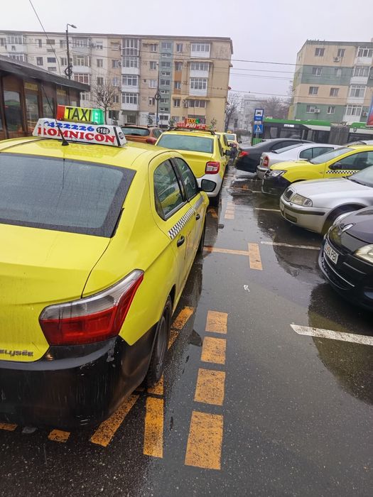 Vând taxi cu loc