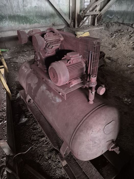 Продам компрессор.