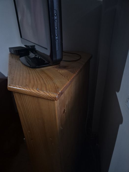 Vând comodă pe colț