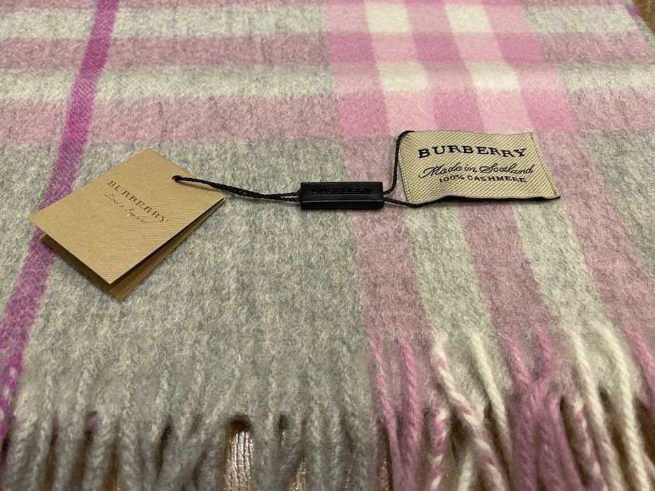 ОРИГИНАЛЕН BURBERRY Pale Grey Check кашмирен шал