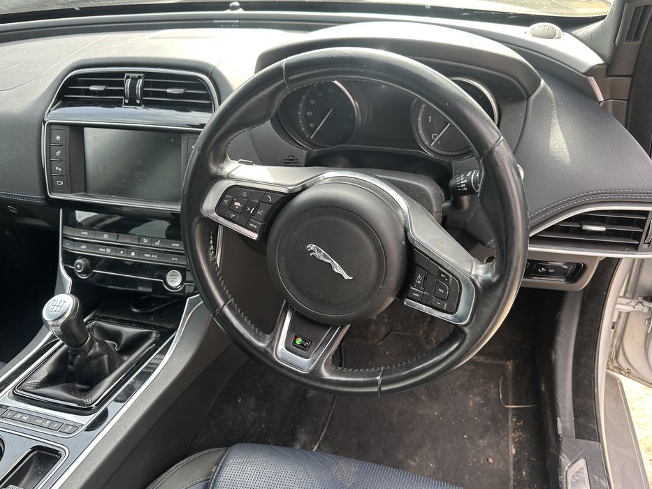 Волан JAGUAR XE 2016