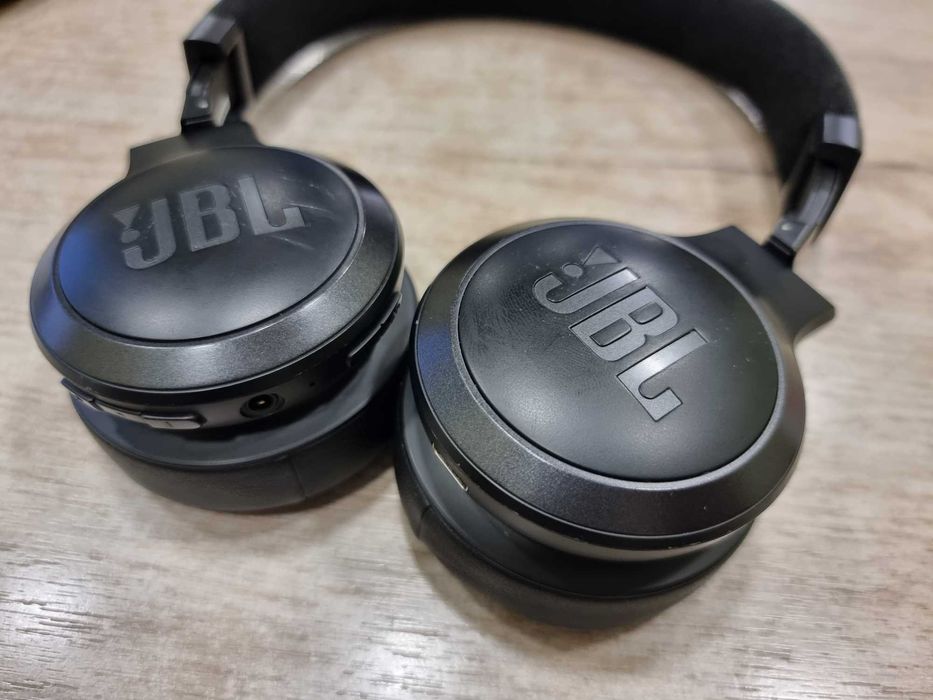 Безжични слушалки JBL LIVE 670NC