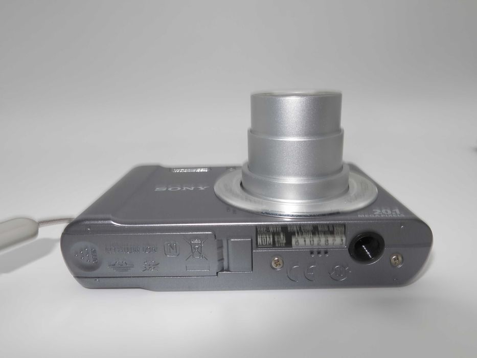 Sony Cyber-shot DSC W810 ултра компактен цифров фотоапарат, дигитална камера 20 MP, в отлично състояние, пълен комплект, работи перфектно
