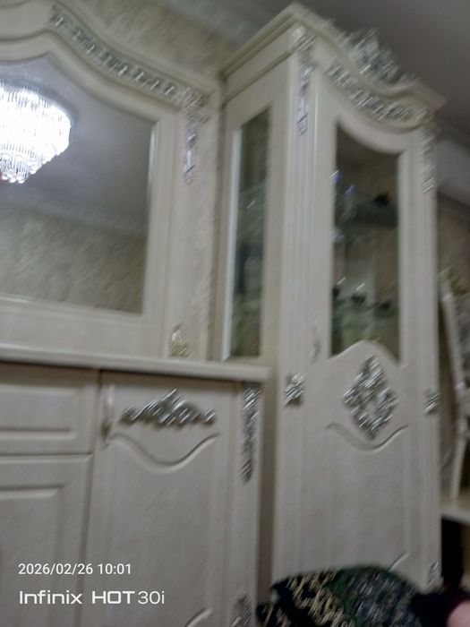 Penal kamod va stol stuli bilan