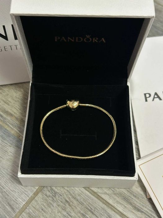 Brățară Pandora placată cu aur galben, în formă de inimă