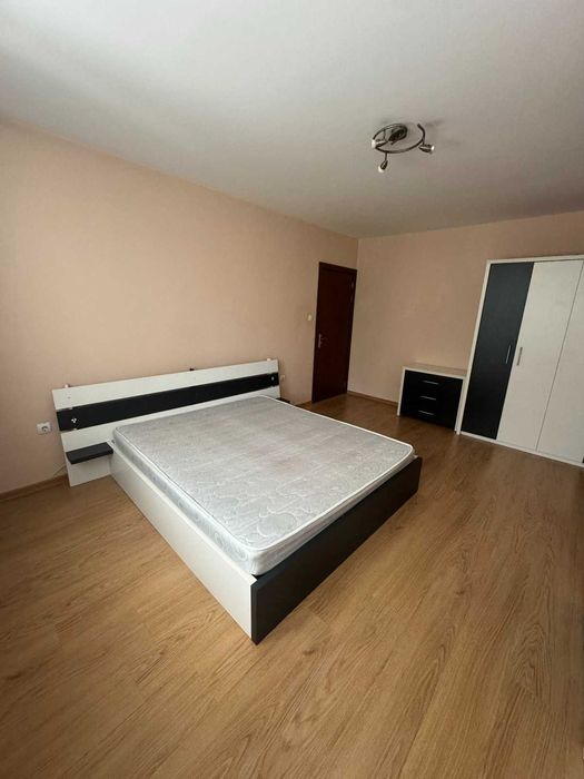 Дава се под наем Четиристаен апартамент в София, Изгрев - 120 кв.м за 700 € - Снимка #8