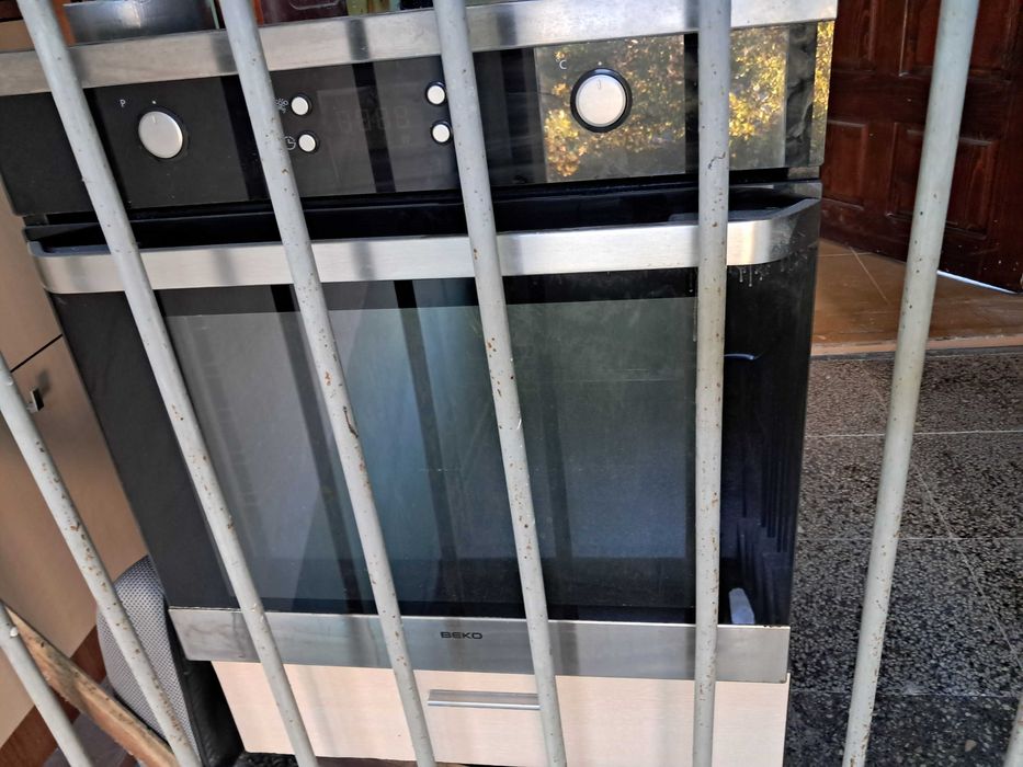 Подарява се работеща фурна за вграждане