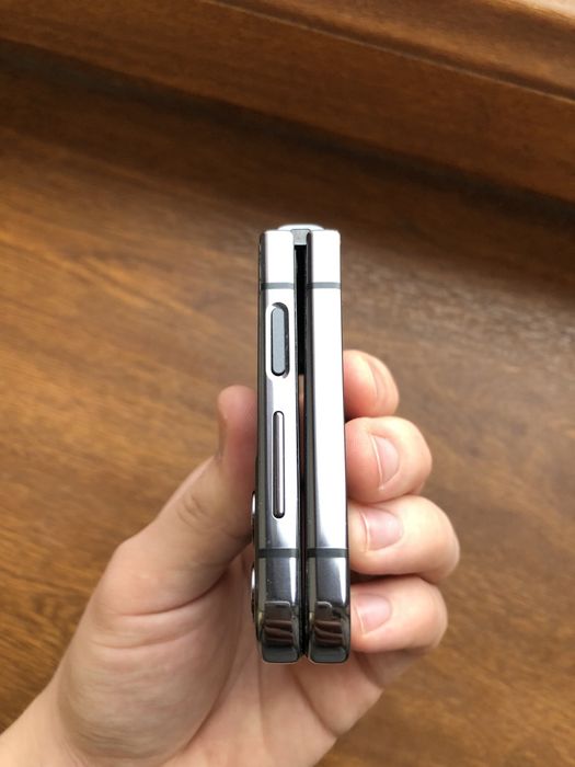 Samsung Z Flip 4 Ideal sotladi