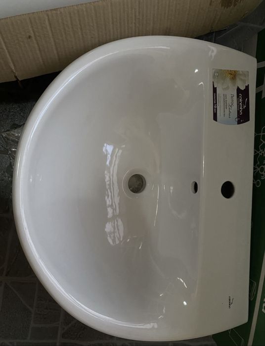 Керамическая раковина с пьедесталом