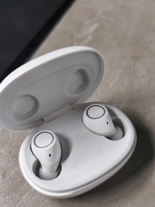 JBL  Bluetooth слушалки