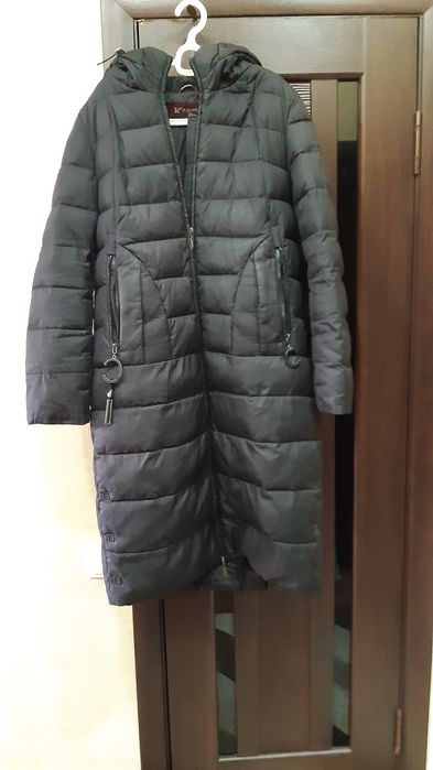 Продам курточку с капюшоном.