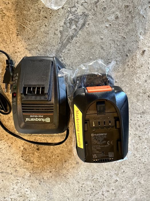 Set bateri cu incarcator noi !!!