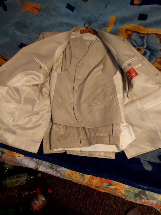 Продам костюм тройка б/у