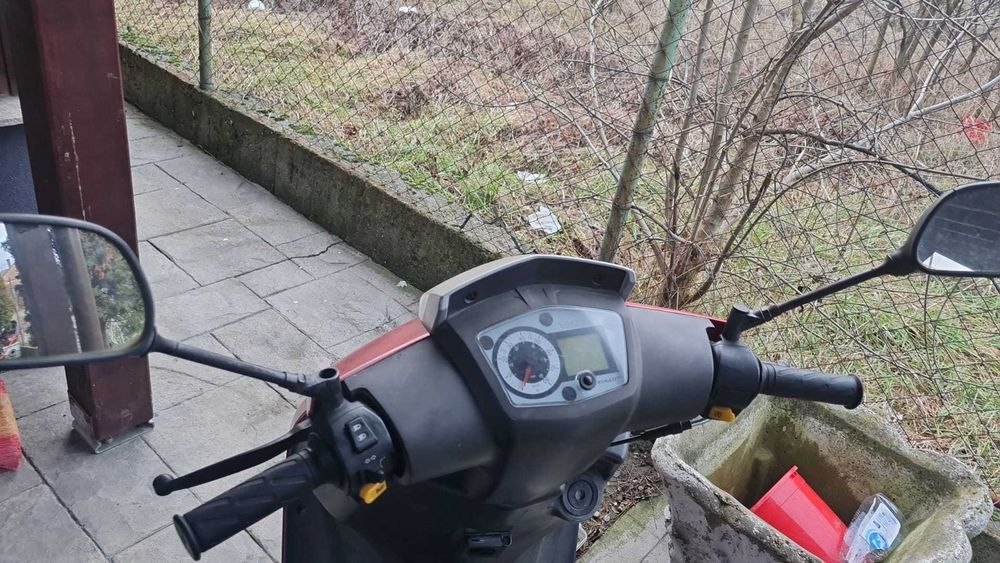 Vând scuter Peugeot