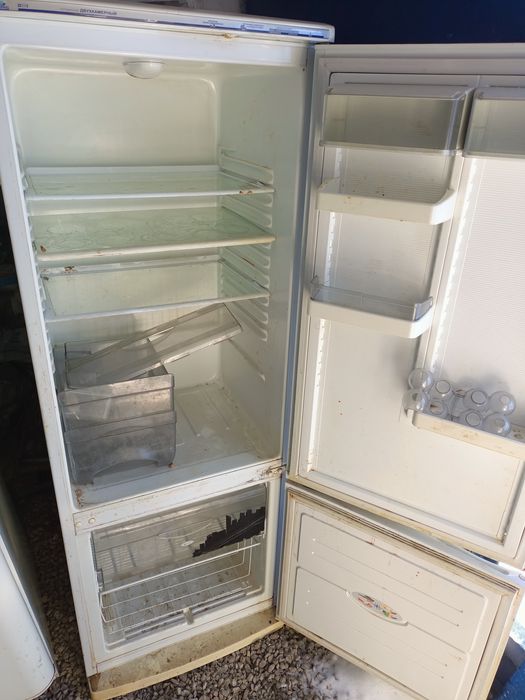 Продам не рабочие холодильники 2 шт