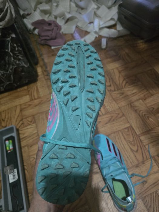 Продам футбольные кросовки ,