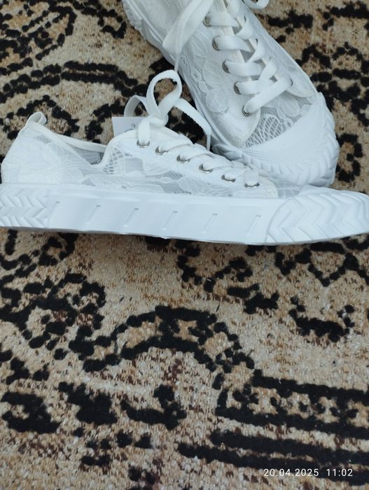 нови дамски обувки с мрежа