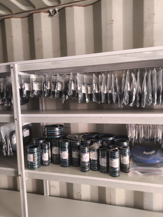 Манжеты сальники манометры