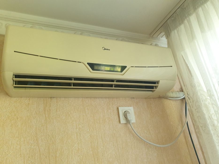 Продаётся кондиционер Midea 12