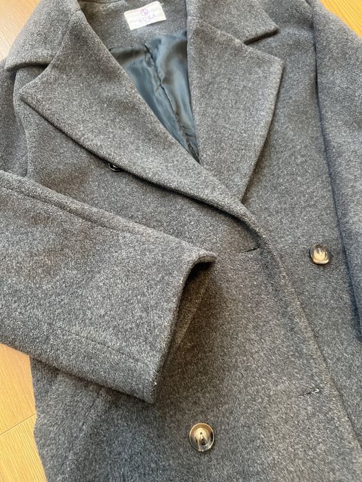 Пальто серое смотрится классно