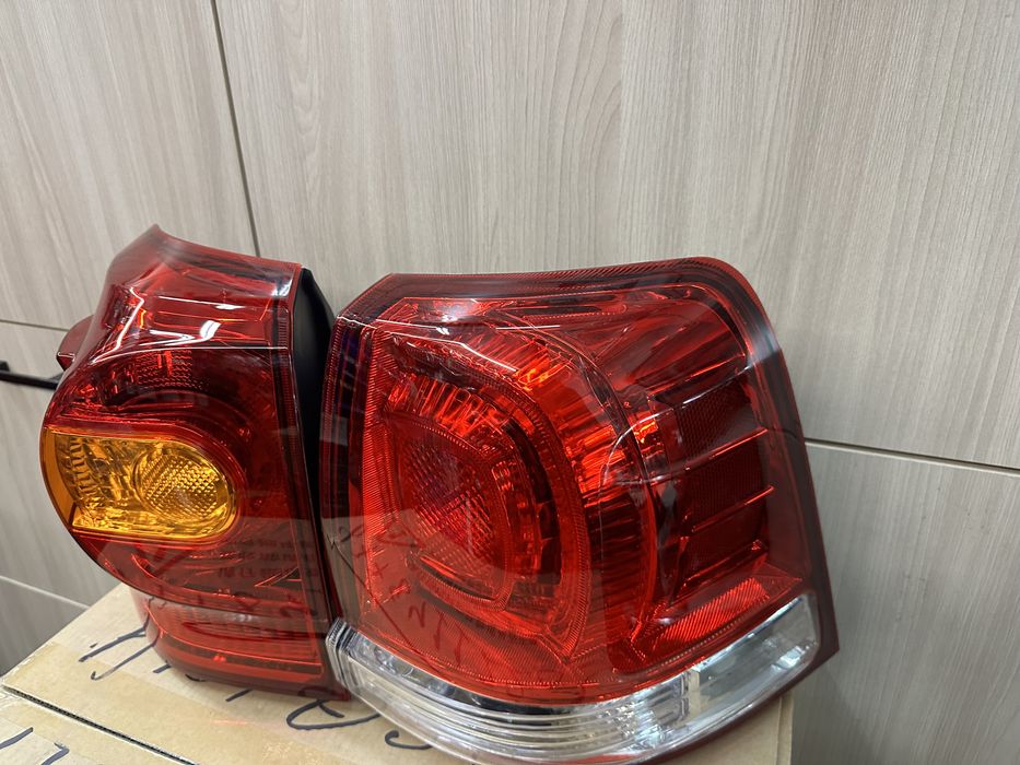 Фонарь Toyota Land Cruiser 200