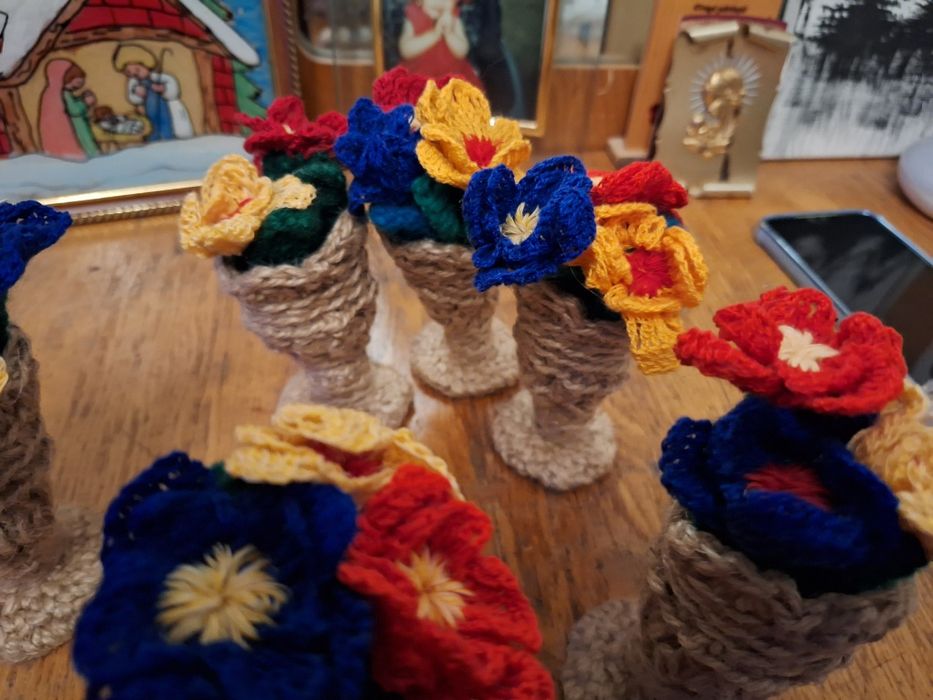 Flori cu vaza croșetat manual