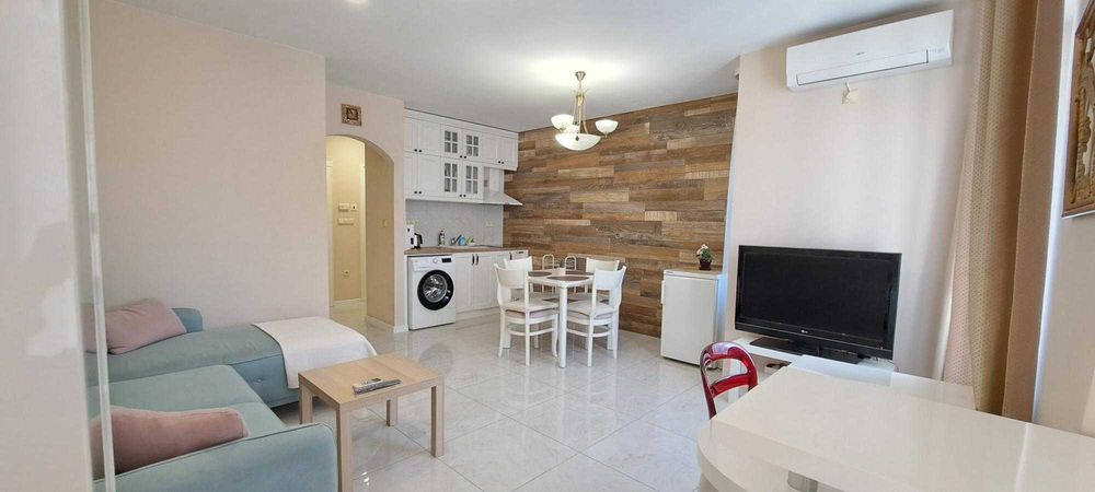 Дава се под наем Тристаен апартамент в Варна, Център - 100 кв.м за 847.62 € - Снимка #2