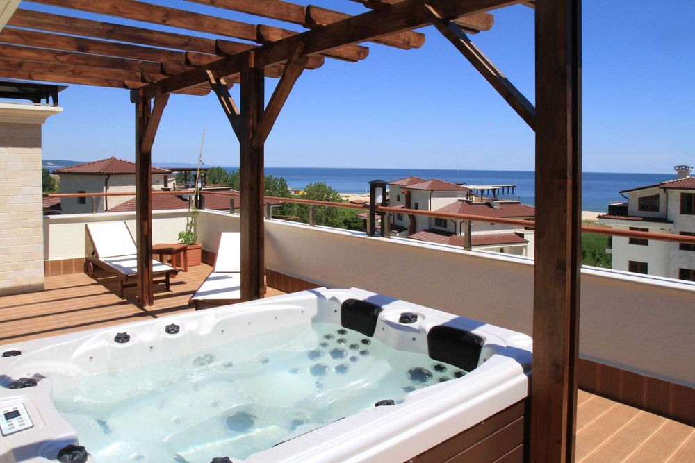 Разкошен пентхаус на първа линия море