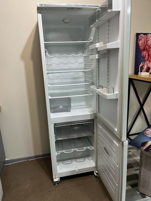 Холодильник б/у.