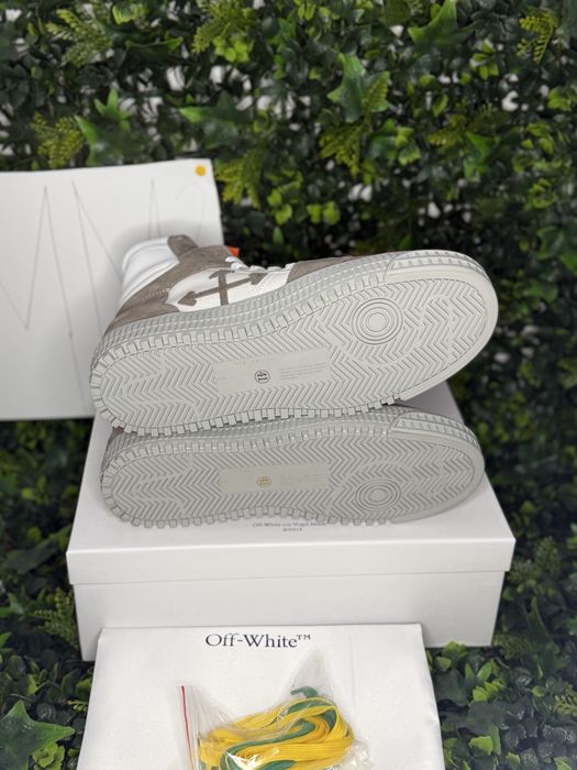 Adidasi/Sneakers off white grey and white off court 3.0