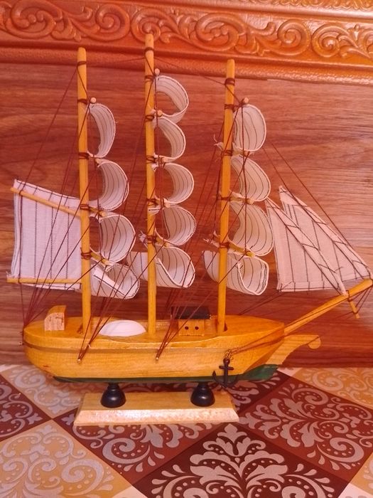 Сувенирен кораб-дърво