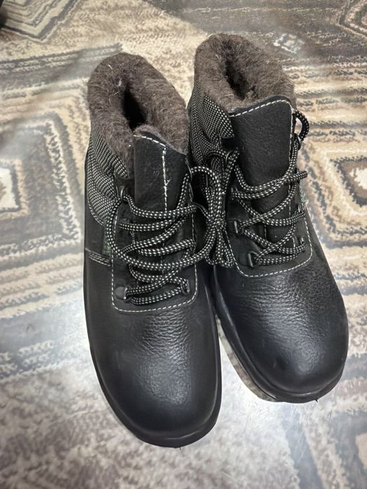 Продается зимный спец ботинка