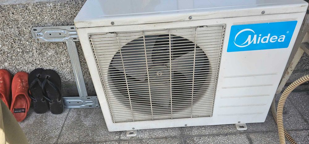 Продавам климатик midea