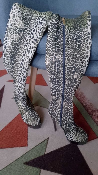 Дамски боти и ботуши