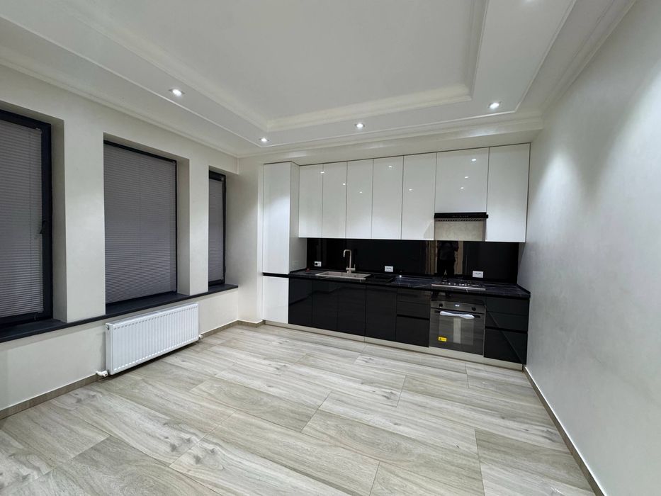 Тайёр ховли уй айрапорт эко шахаоди бошида жойлашган сотилади