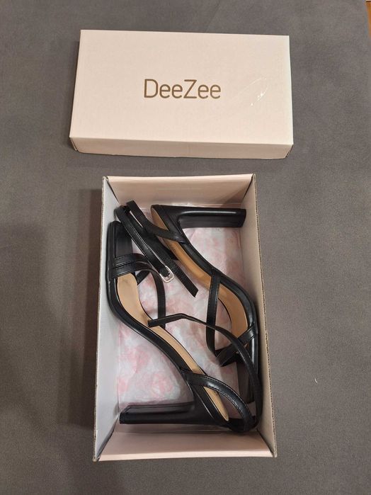 Дамски елегантни обувки на ток Dee Zee – чисто нови