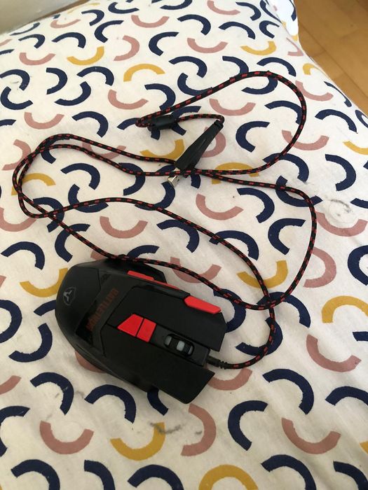 Laptop hp , inclus încărcător și mouse