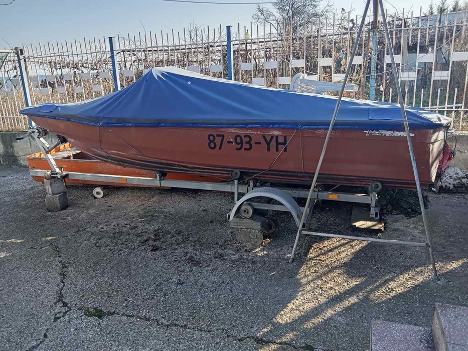 Моторна лодка 4.20м