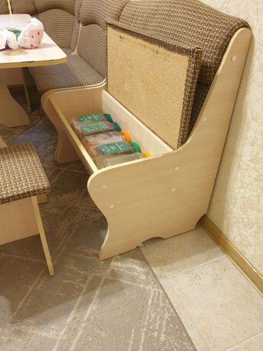 Продам кухонный стол