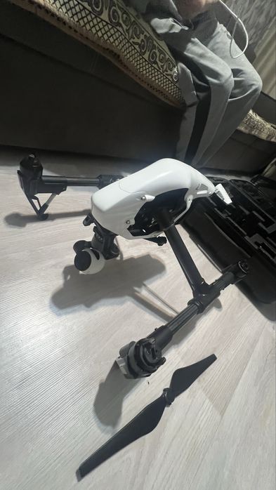 продам или обменяю квадрокоптер дрон DJI INSPIRE 1