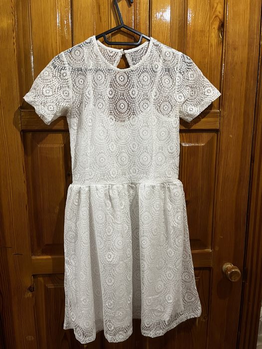 Продаю женское платье длина мини(до колен)