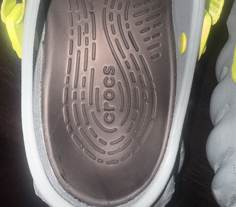 Crocs. Супер удобни.