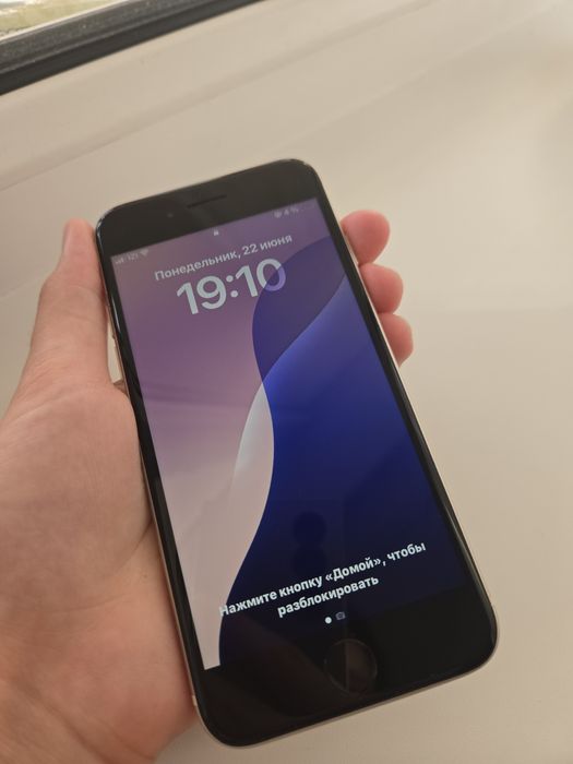 Продам айфон se 3