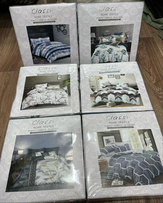 Постельный наборы разные.