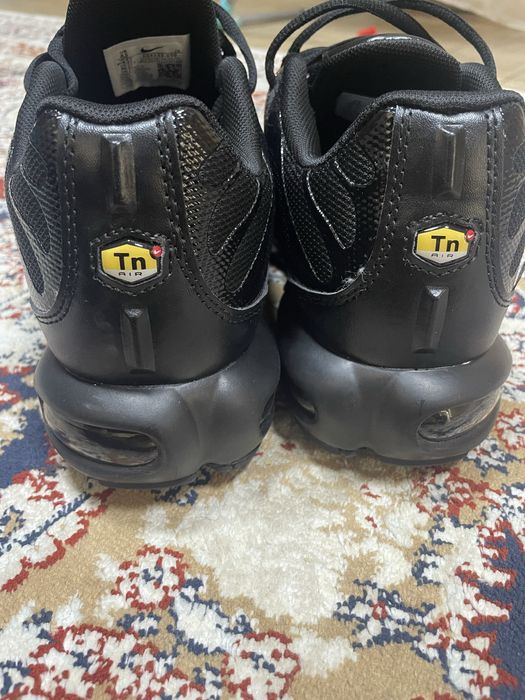 Продам air max tn черный