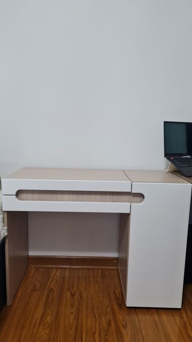 Продам столик туалетный(для макияжа)