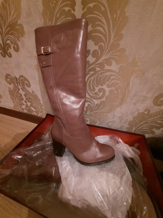Сапоги новые кожанные с натуральным мехом внутри  зимние в упаковке