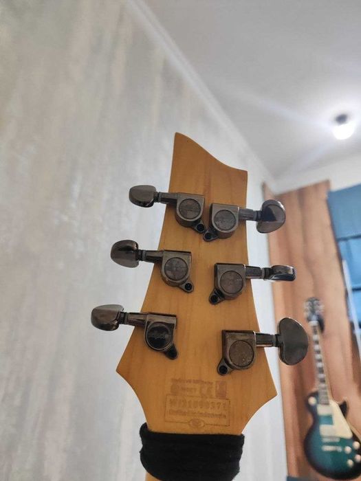Продам электрогитару Schecter Omen Extreme-6 (Green burst)