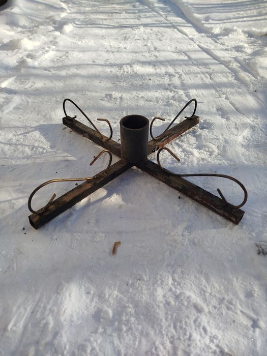 Продам крестовину на живую ёлку.Металоическая